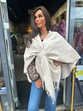 Poncho "Poca" Beige